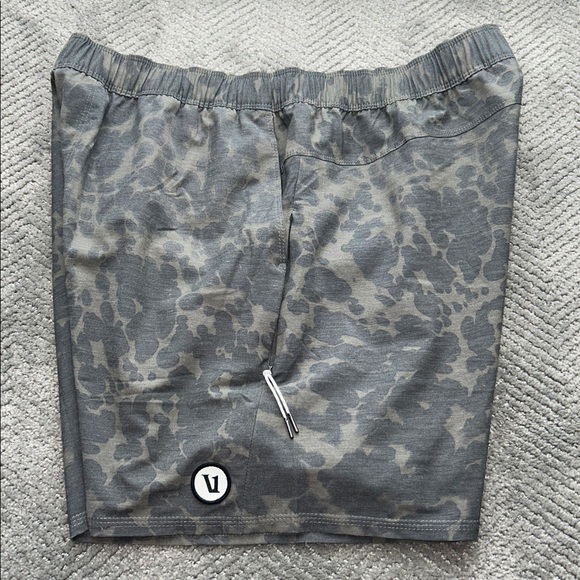 Vuori Men’s Camo Athletic Shorts Olive Green Size L Performance Lined - Picture 4 of 12